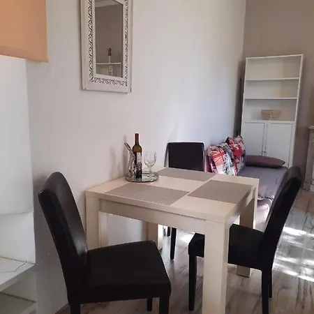 Matty V Tichom Dvore Priamo V Centre Apartment