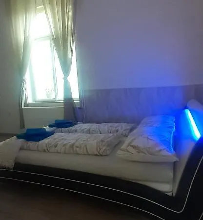 Matty V Tichom Dvore Priamo V Centre * 브라티슬라바